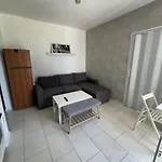 Cosy Studio Next To The Mall